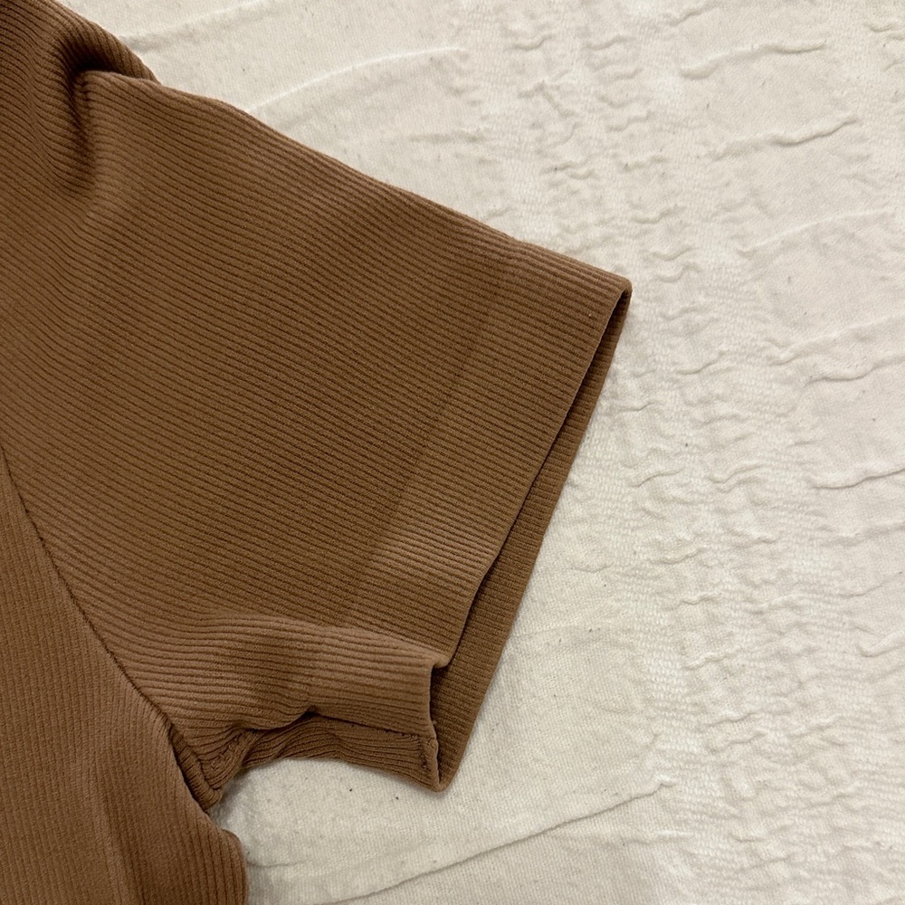 Garage Crop Top - Picture 4 of 5